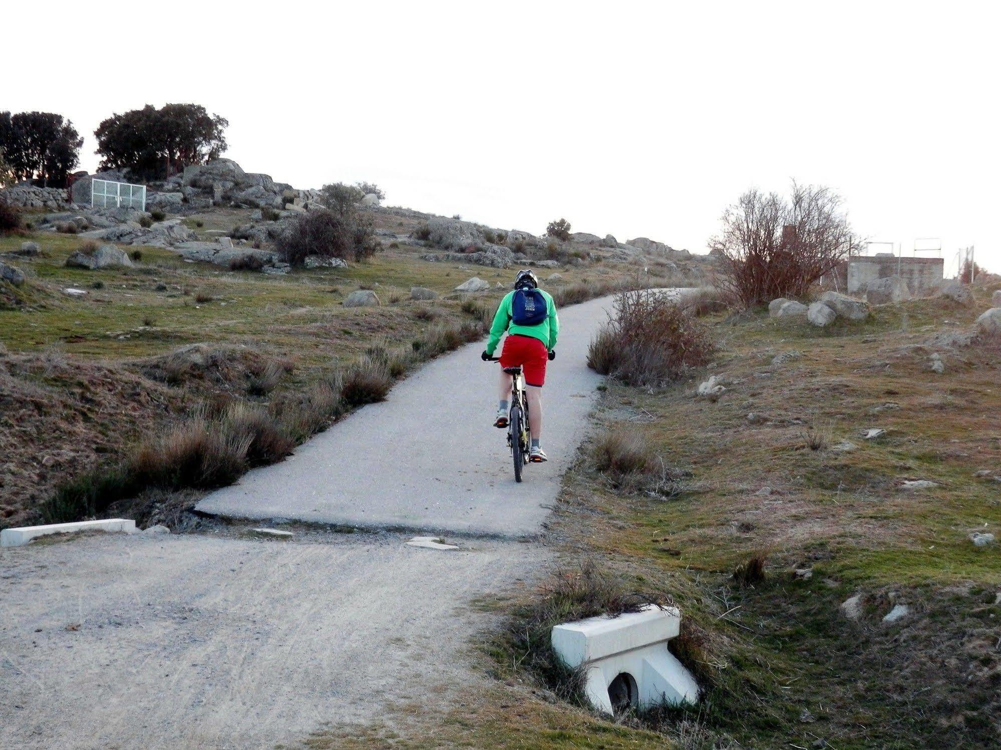 Casa Rural El Dolmen Bernuy-Salinero Bagian luar foto